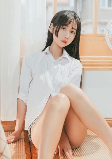 《在车上偷插她爽的大叫》