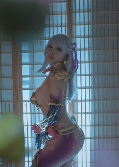绿帽妻子当着丈夫面被别人玩