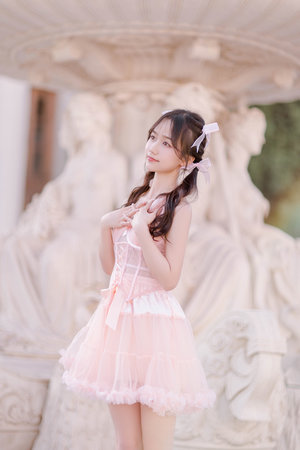 美女祼胸图片